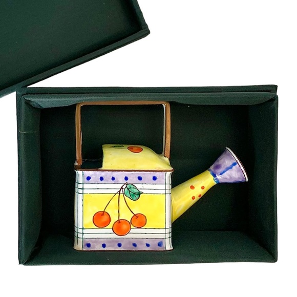 VINTAGE 1999 KELVIN CHEN ENAMEL ON COPPER MINIATURE HAND-PAINTED 🍒 WATERING CAN - Picture 13 of 13